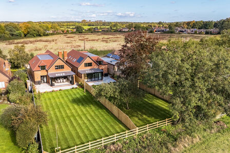 Behoes Lane, 4 bedroom Detached House for sale, £1,350,000