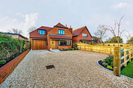 Behoes Lane, 4 bedroom Detached House for sale, £1,350,000