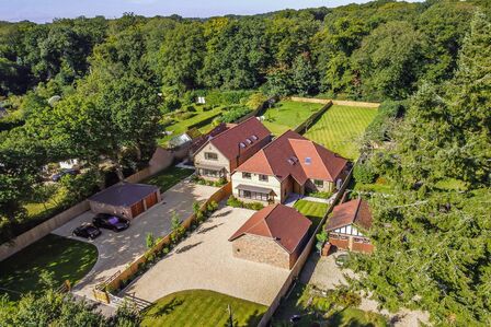 Tokers Green Lane, 5 bedroom Detached House for sale, £1,675,000