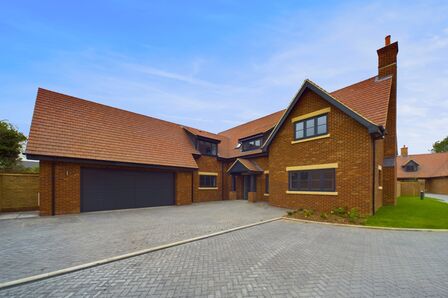 Damson Close, 5 bedroom Detached House for sale, £1,500,000