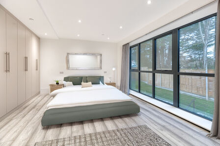 The Hill, 5 bedroom Mid Terrace House for sale, £695,000