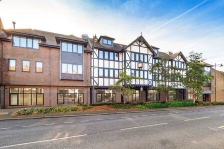 Ewell Road, 2 bedroom  Flat for sale, £445,000