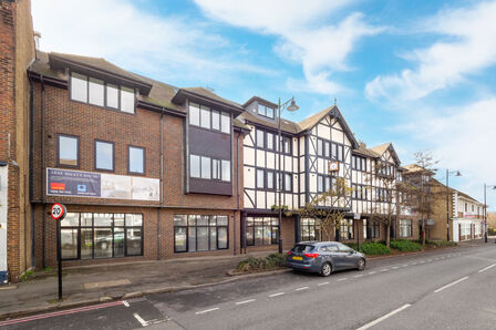 Ewell Road, 2 bedroom  Flat for sale, £450,000