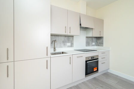 Ewell Road, 2 bedroom  Flat for sale, £370,000