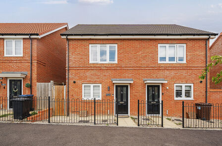 Newland Avenue, 2 bedroom Semi Detached House for sale, £380,000