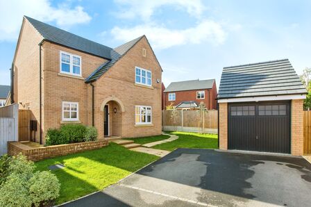 Moss Green Close, 4 bedroom Detached House for sale, £420,000