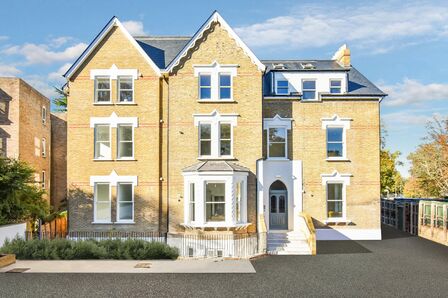 Copers Cope Road, 3 bedroom  Flat for sale, £650,000