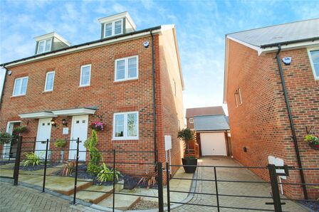 Cross Road, 3 bedroom Semi Detached House for sale, £385,000