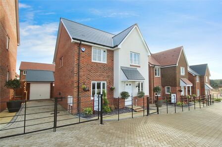 Cross Road, 4 bedroom Detached House for sale, £450,000