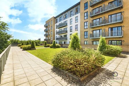 Clydesdale Way, 1 bedroom  Flat for sale, £220,000