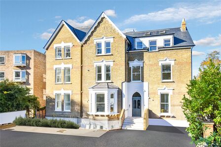 Copers Cope Road, 3 bedroom  Flat for sale, £650,000