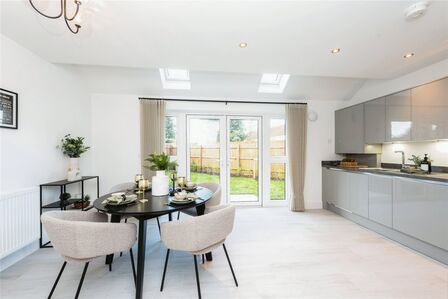 Vincam Close, 4 bedroom Semi Detached House for sale, £900,000