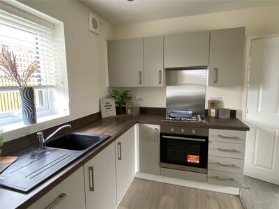 Foxglove  Way, 2 bedroom  Flat for sale, £76,000