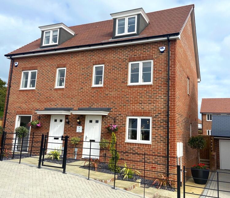 Main image of 3 bedroom Semi Detached House for sale, Cross Road, Walmer, Kent, CT14