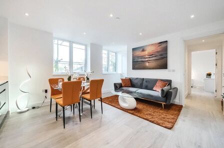 Stafford Road, 1 bedroom  Flat for sale, £280,000