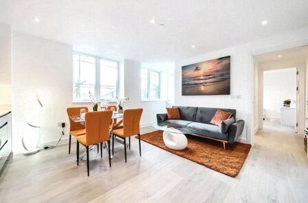 Stafford Road, 1 bedroom  Flat for sale, £265,000