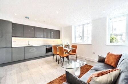 Stafford Road, 1 bedroom  Flat for sale, £265,000