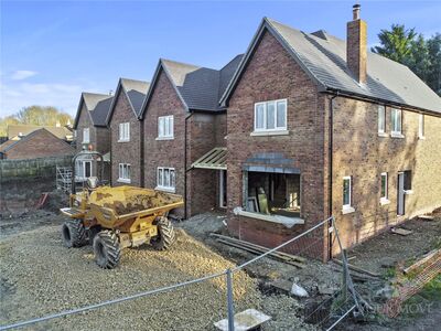 Brooks Road, 5 bedroom Detached House for sale, £785,000