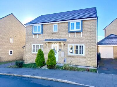 Beacon Hill, 4 bedroom Detached House for sale, £260,000