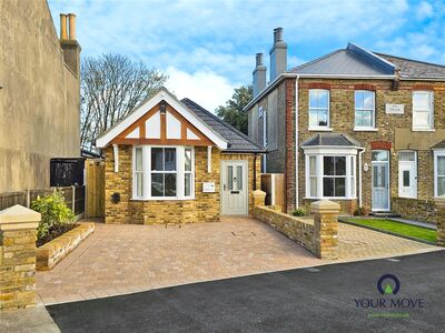 Beacon Road, 2 bedroom Detached Bungalow for sale, £425,000