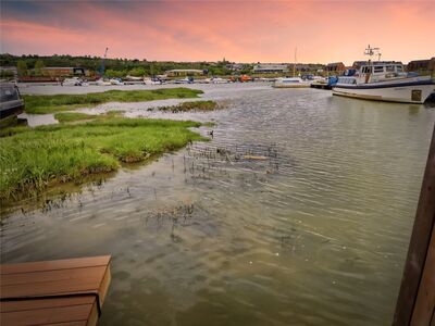 Medway Marina, 1 bedroom  Flat for sale, £150,000