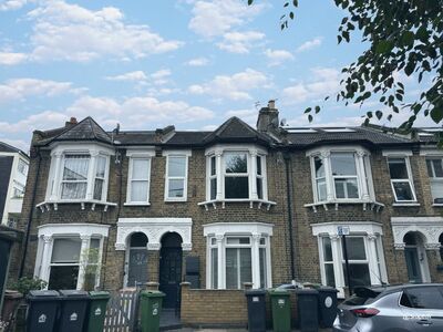 Haroldstone Road, 2 bedroom Mid Terrace Flat for sale, £475,000